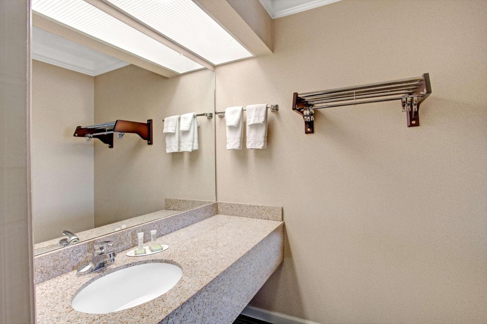 Super 8 By Wyndham Knoxville East Luaran gambar