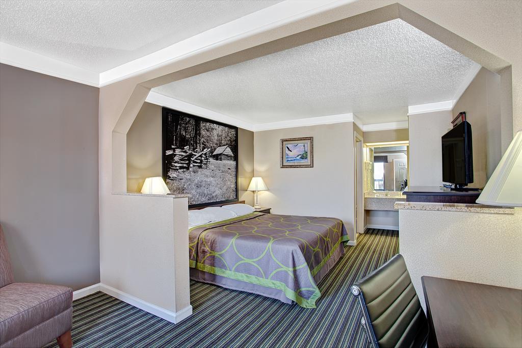 Super 8 By Wyndham Knoxville East Bilik gambar