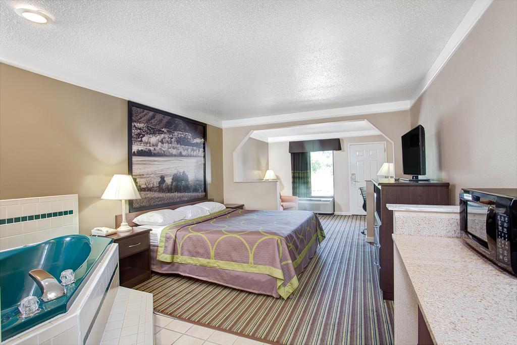 Super 8 By Wyndham Knoxville East Bilik gambar