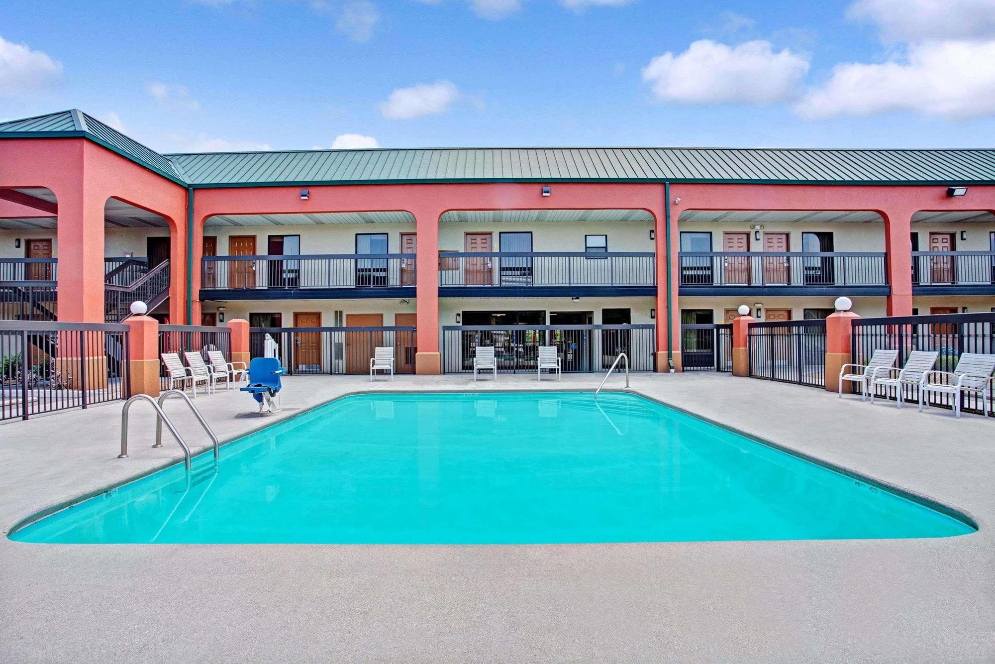 Super 8 By Wyndham Knoxville East Luaran gambar